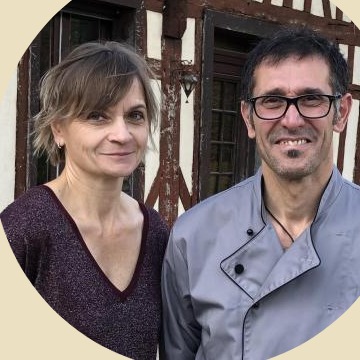 Rosario, chef pizzaiolo, et son équipe devant la Villa Del Parco